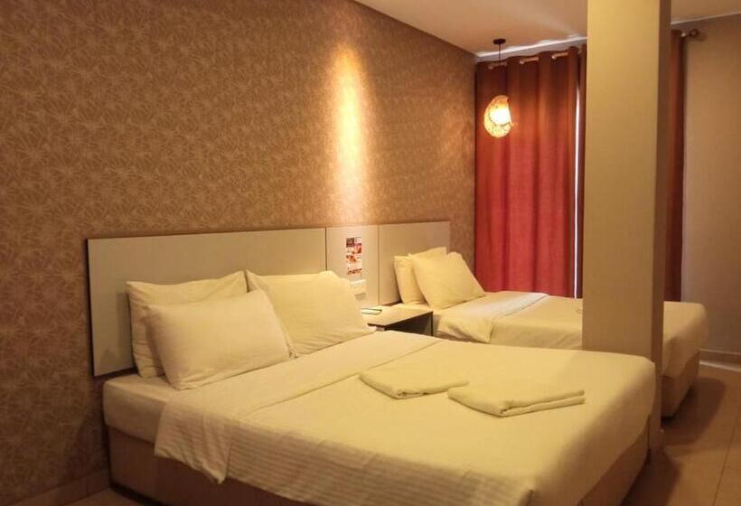 חדר דלוקס לשלושה, Jelai Temerloh