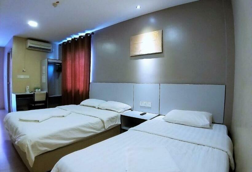 חדר דלוקס לשלושה, Jelai Temerloh