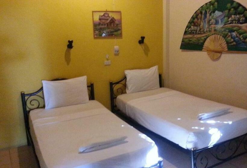 패밀리 방갈로, Moonhut Bungalows