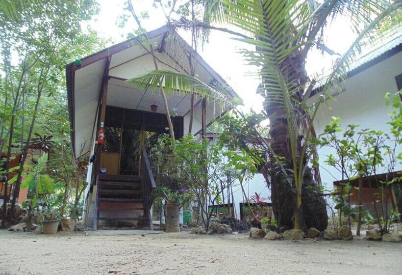 스탠다드 방갈로, Moonhut Bungalows