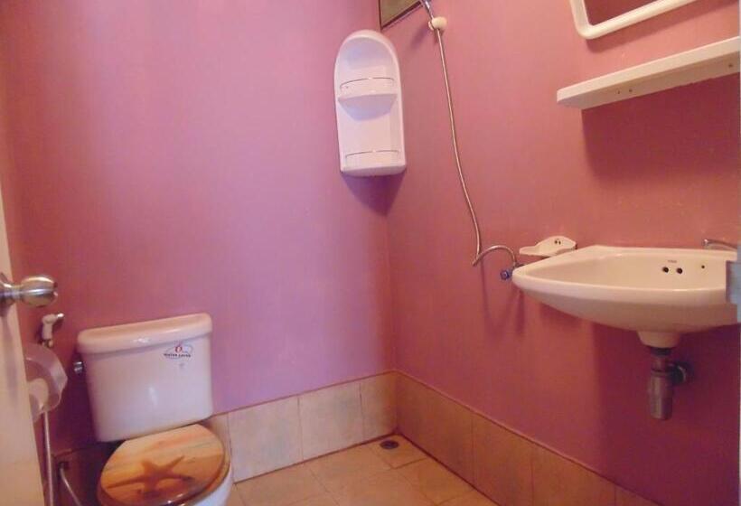 スタンダードバンガロー, Moonhut Bungalows