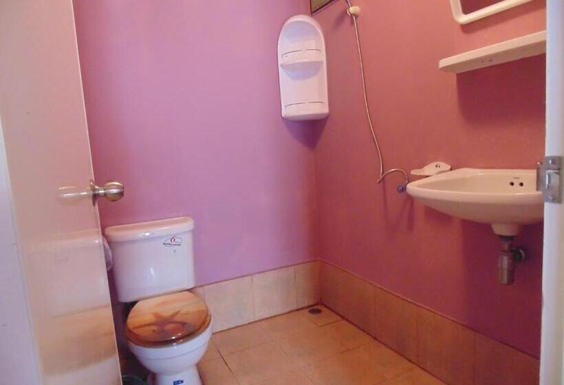 スタンダードバンガロー, Moonhut Bungalows