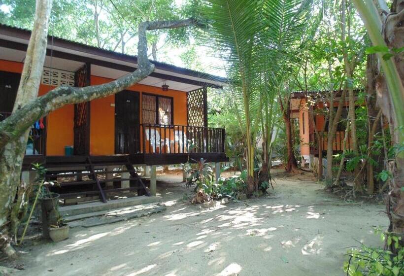 スタンダードバンガロー, Moonhut Bungalows