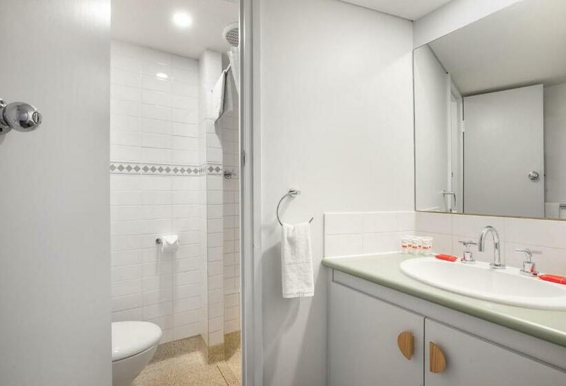 キングサイドベッドのスタンダードワンルーム, Nightcap At Hotel Victor