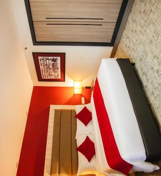 اتاق لوکس با تخت بزرگ, Verdant Hill Hotel Kuala Lumpur