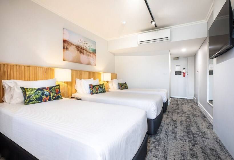 家庭工作室, Nightcap At Hotel Victor