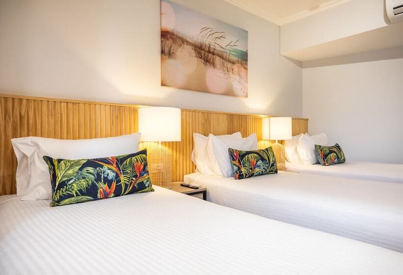 Семейное Студио, Nightcap At Hotel Victor