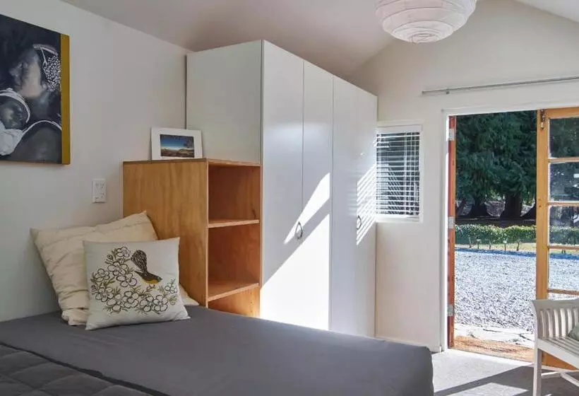 Standard-studio, Waiorau Homestead