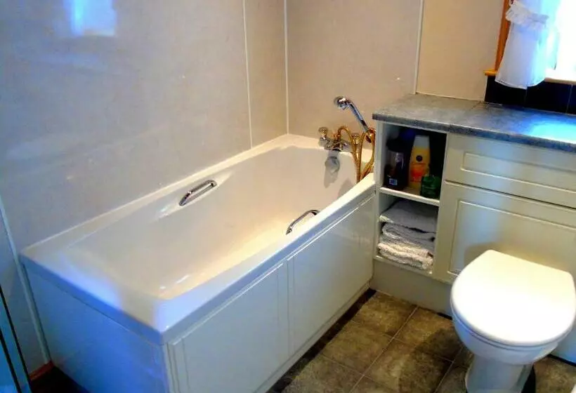 スタンダードルーム, Jomarnic B&b