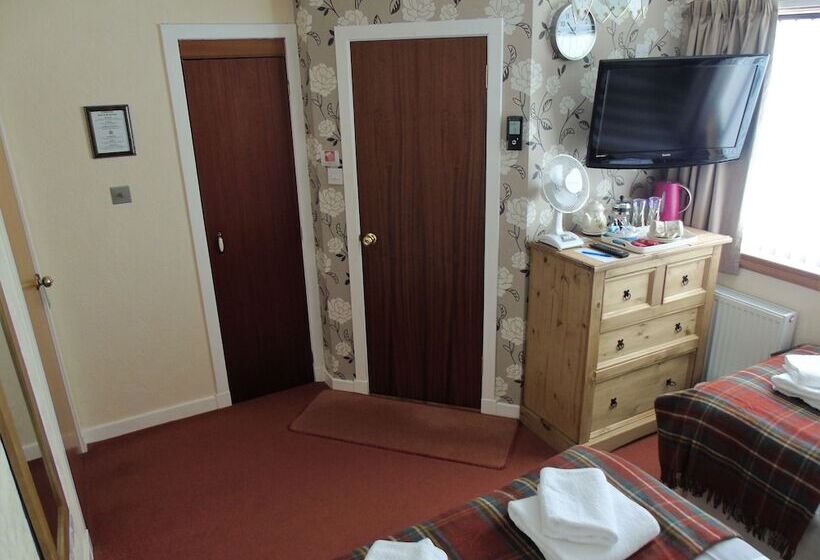 패밀리 룸, Jomarnic B&b