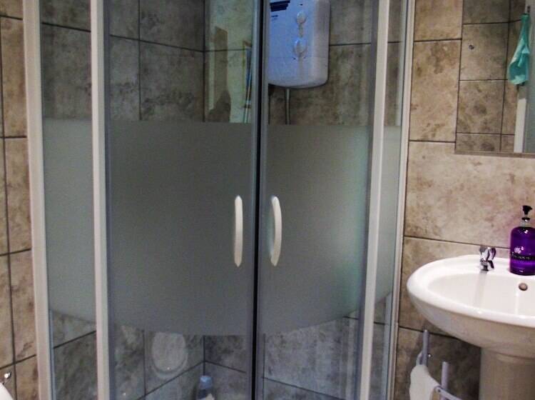 패밀리 룸, Jomarnic B&b