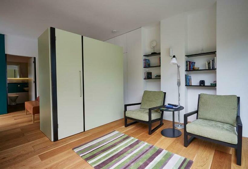 اتاق استاندارد, Kaywana Hall