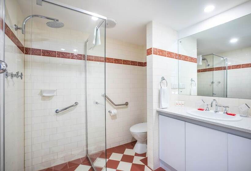 オーシャンビュースーペリアールーム, Nightcap At Hotel Victor