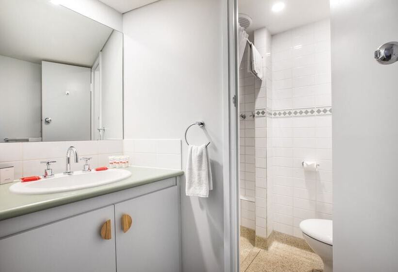 Семейное Студио, Nightcap At Hotel Victor