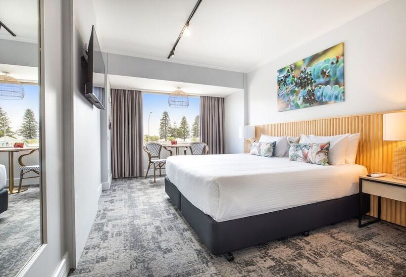 스탠다드 스튜디오 공원 전망, Nightcap At Hotel Victor