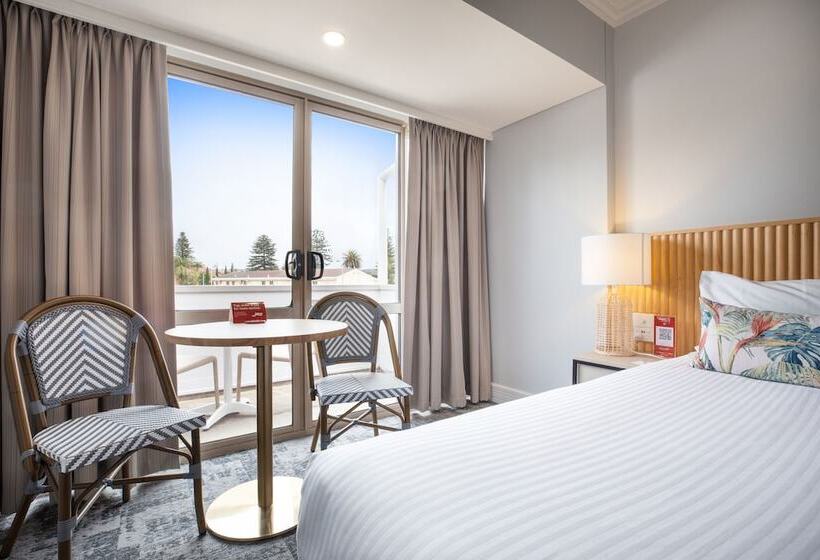 스탠다드 스튜디오 킹침대, Nightcap At Hotel Victor