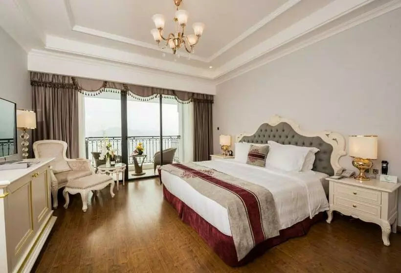 Deluxe Room King Size Bed