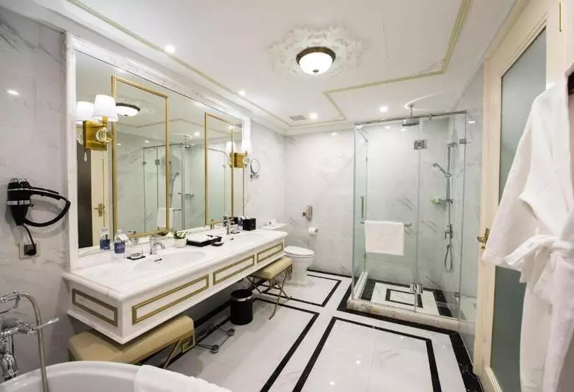 Executive Suite King Bed