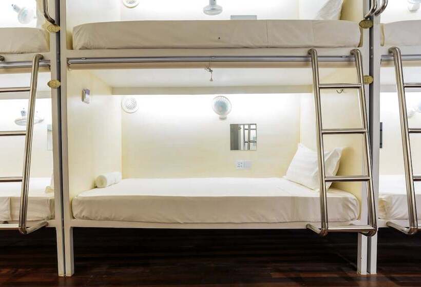 スタンダード４人部屋, Tambayan Capsule Hostel