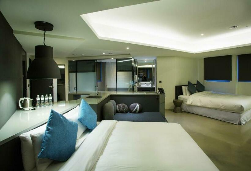 اتاق لوکس چهار تخته, Check Inn Taichung Liming