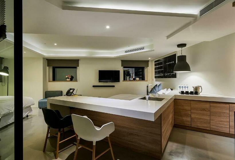 اتاق لوکس چهار تخته, Check Inn Taichung Liming