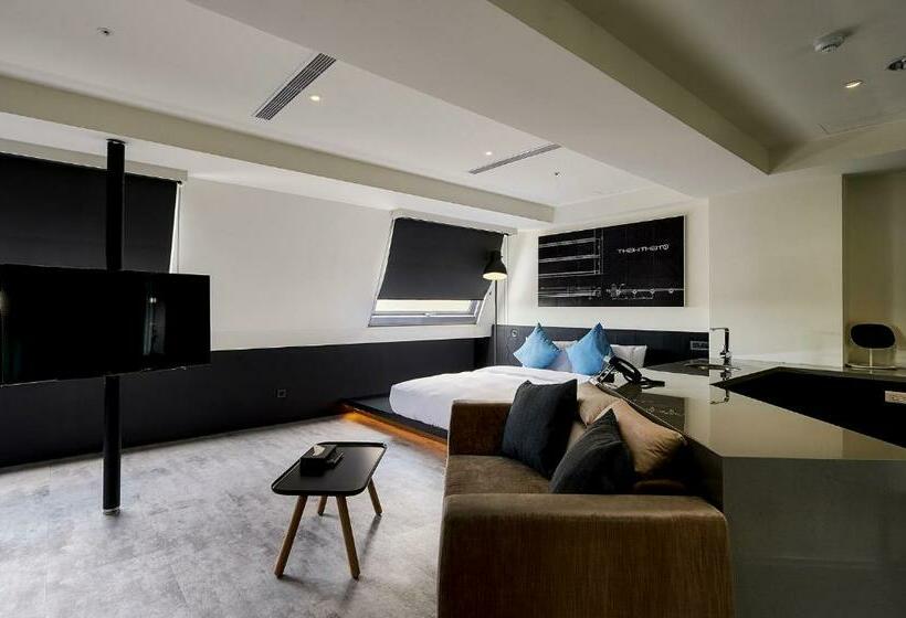 اتاق لوکس چهار تخته, Check Inn Taichung Liming