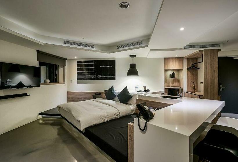 اتاق لوکس چهار تخته, Check Inn Taichung Liming