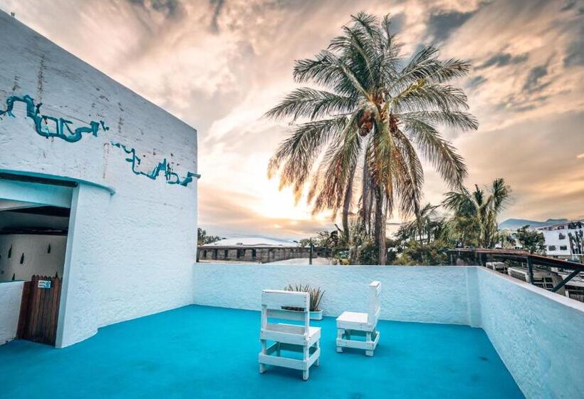 اتاق لوکس با بالکن, Maidith Galapagos Inn