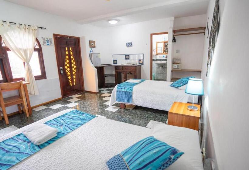 اتاق لوکس با چشمانداز استخر, Maidith Galapagos Inn