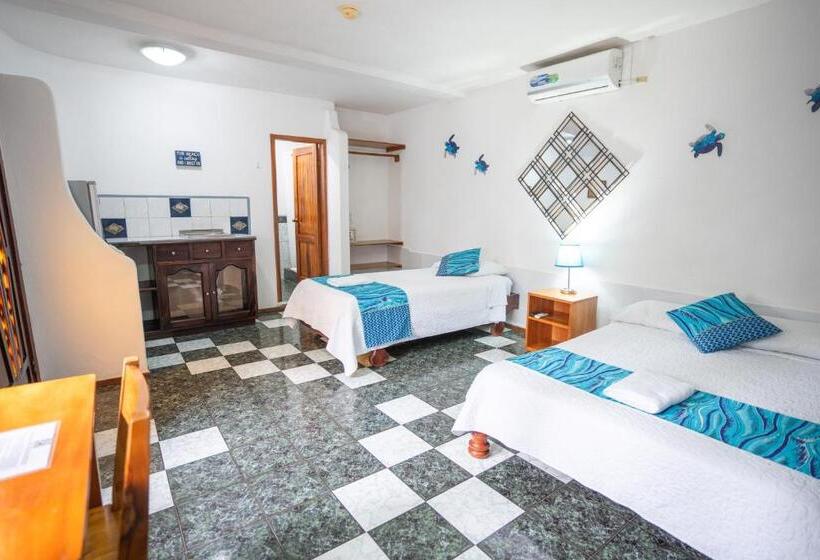 اتاق لوکس با چشمانداز استخر, Maidith Galapagos Inn