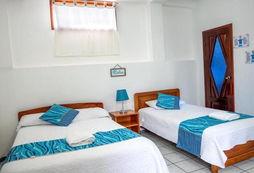 اتاق استاندارد سه تخته با بالکن, Maidith Galapagos Inn