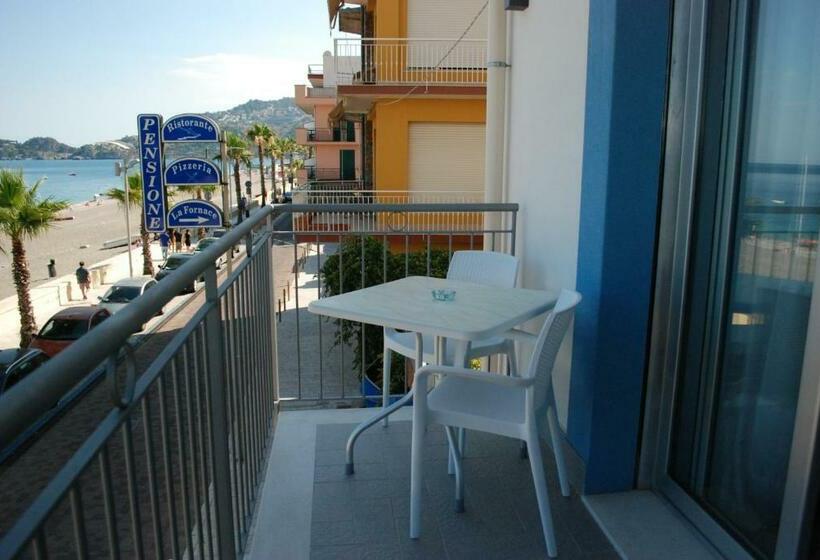 Номер Стандарт Вид на Море с Балконом, Maniel Beach