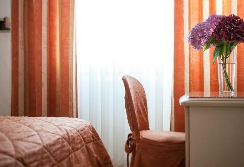 Pokój Standard Jednoosobowy, Mocambo