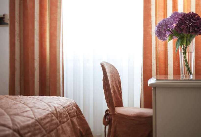 Pokój Standard Jednoosobowy, Mocambo