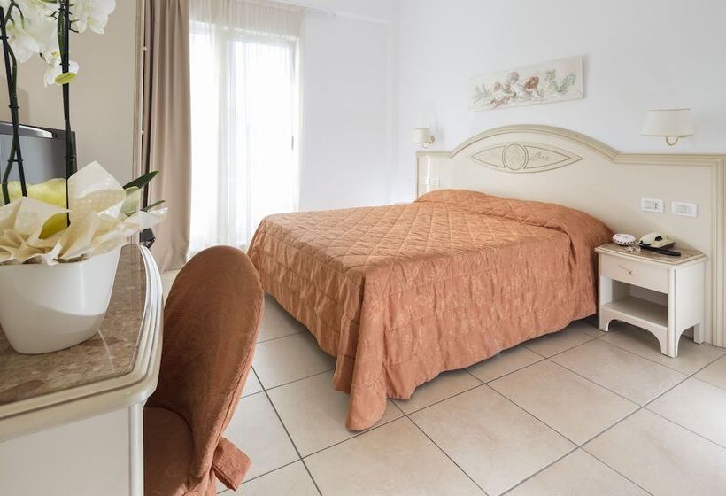 Pokój Rodzinny, Mocambo