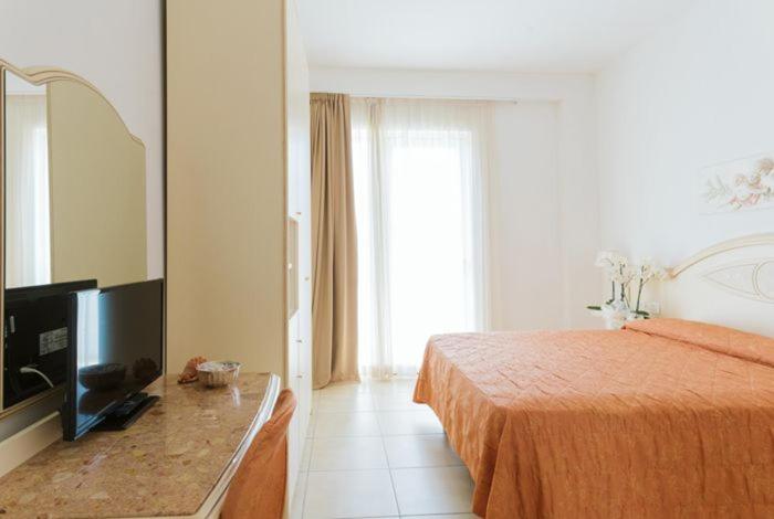 Pokój Czteroosobowy Standard Widok Morze, Mocambo