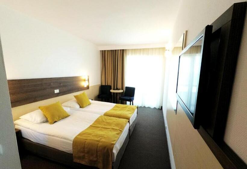 Номер Стандарт Вид на Море, Zenith