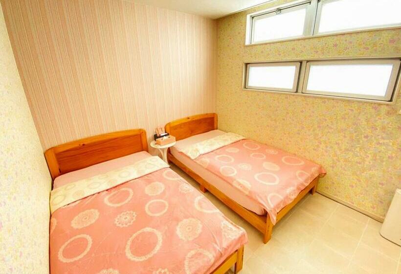 غرفة قياسية, Umioto ウミオト 夫婦 カップル 女性一人旅に大人気のナイトプール付き ゲストハウス 宮古島