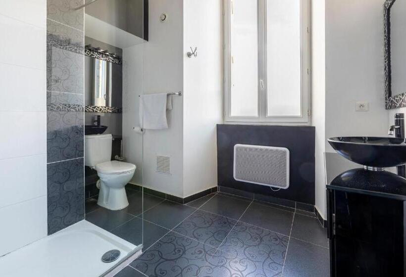 اتاق استاندارد چهار تخته, Le Château D'orleix