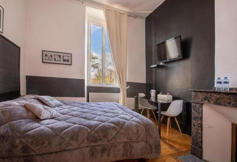 اتاق استاندارد چهار تخته, Le Château D'orleix