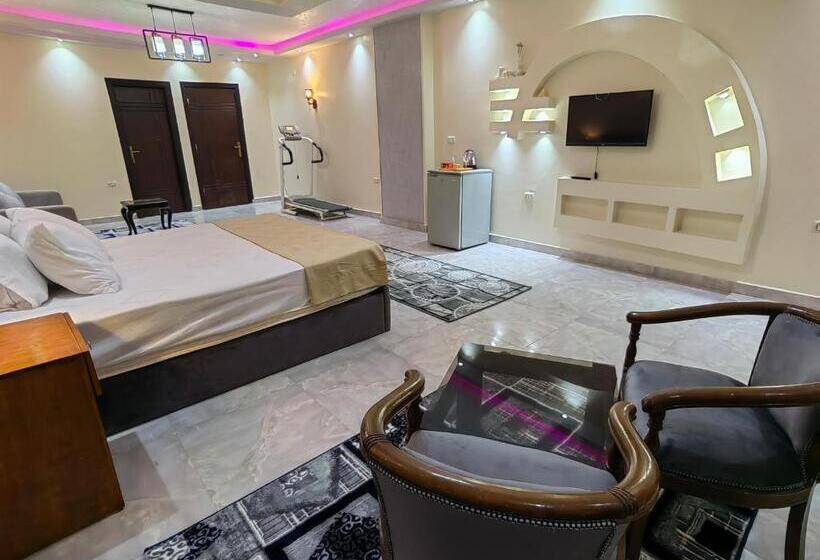 سوییت جونیور با بالکن, Gem Overlooking Inn