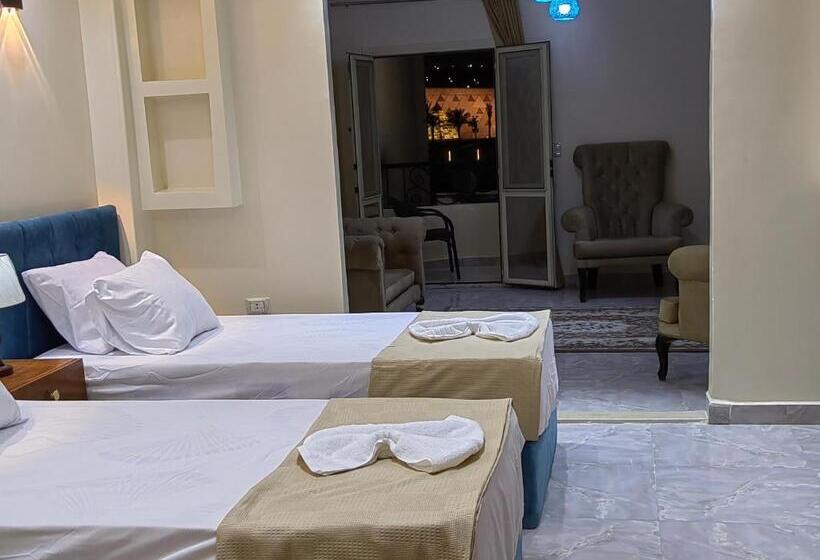 سوئیت با بالکن, Gem Overlooking Inn