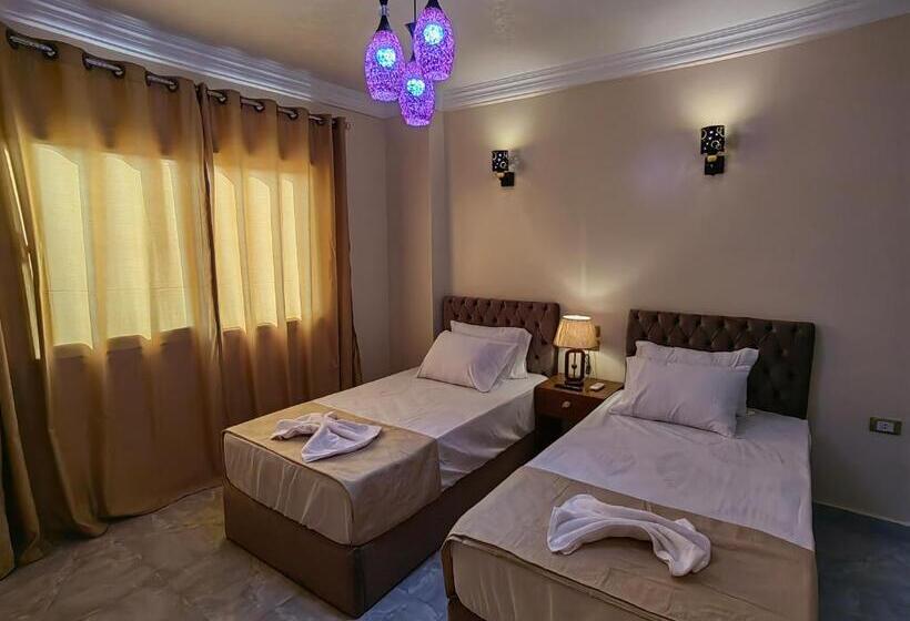اتاق لوکس, Gem Overlooking Inn