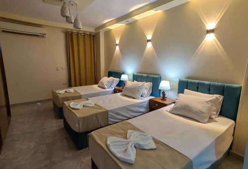 سوئیت با بالکن, Gem Overlooking Inn