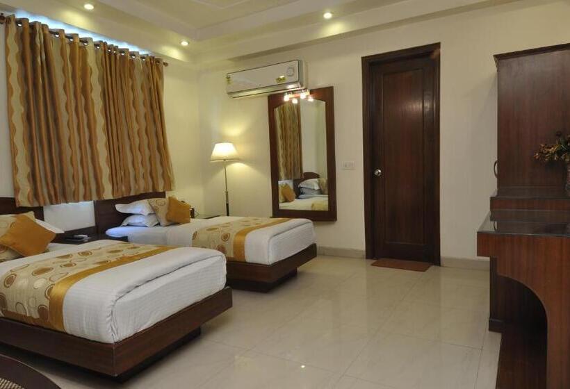 Номер Superior, Trimrooms Shipra @ New Delhi Railway Station