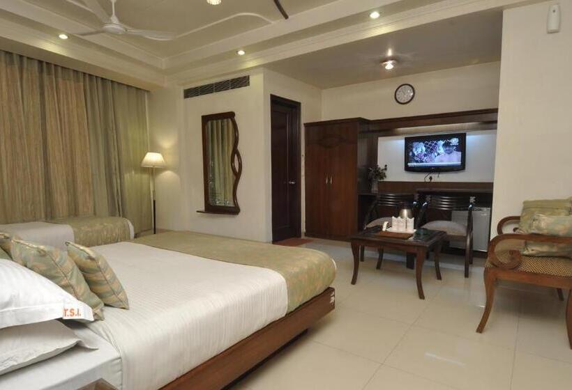 Семейный Номер Deluxe, Trimrooms Shipra @ New Delhi Railway Station