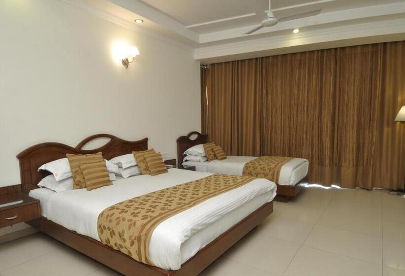 Семейный Номер Deluxe, Trimrooms Shipra @ New Delhi Railway Station