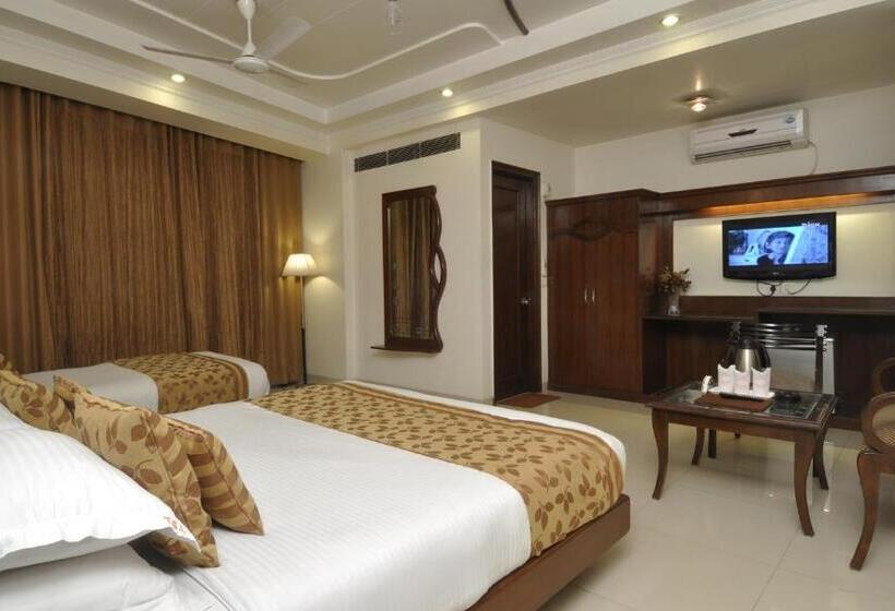 Семейный Номер Deluxe, Trimrooms Shipra @ New Delhi Railway Station