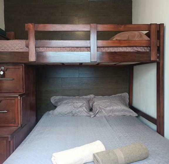 تختخواب در اتاق مشترک, Budget Hostel Guatemala
