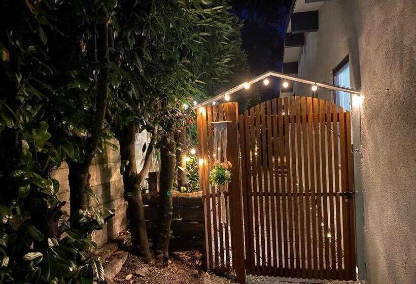 Standard Szoba Erkéllyel, Hudson Homes&suite